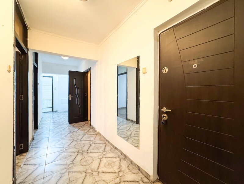 Chisinau 79, un 3 camere corect. Si extrem de interesant!