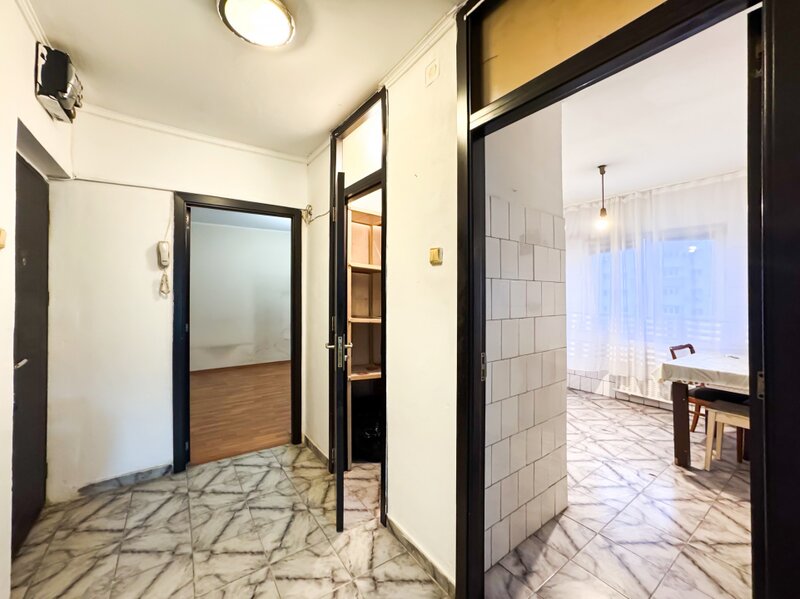 Chisinau 79, un 3 camere corect. Si extrem de interesant!