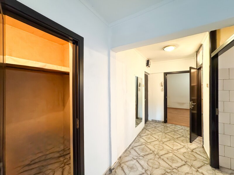 Chisinau 79, un 3 camere corect. Si extrem de interesant!