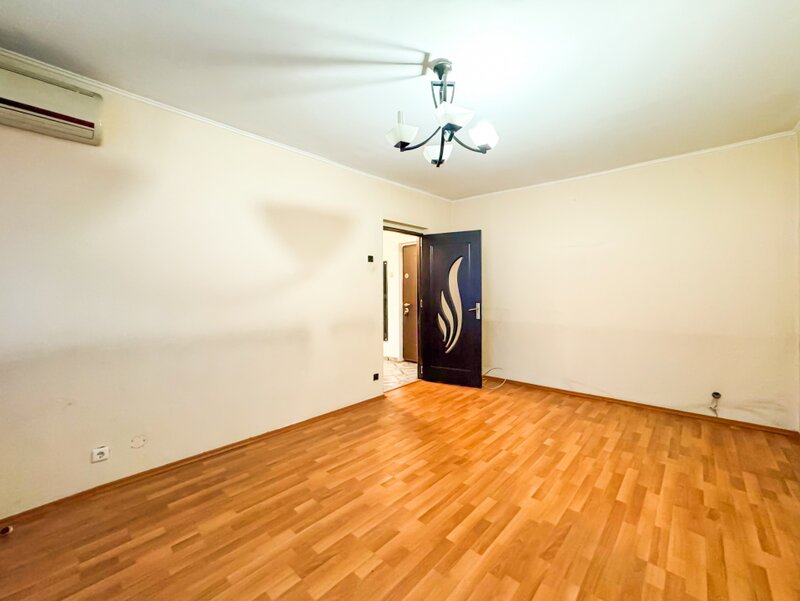 Chisinau 79, un 3 camere corect. Si extrem de interesant!