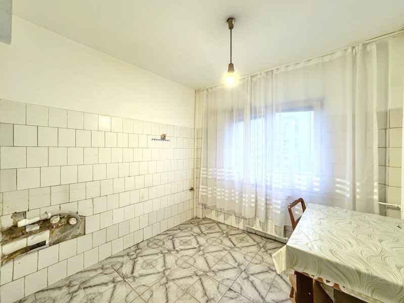 Chisinau 79, un 3 camere corect. Si extrem de interesant!