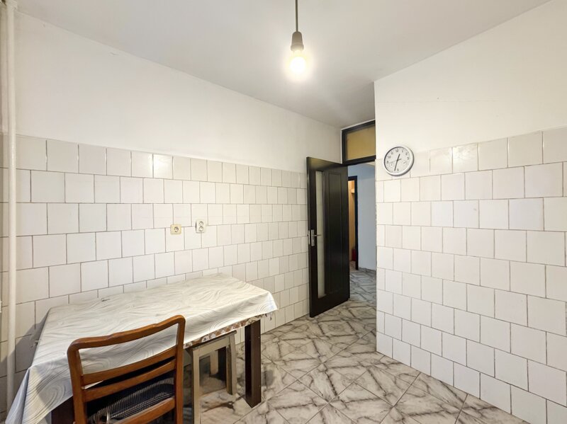 Chisinau 79, un 3 camere corect. Si extrem de interesant!