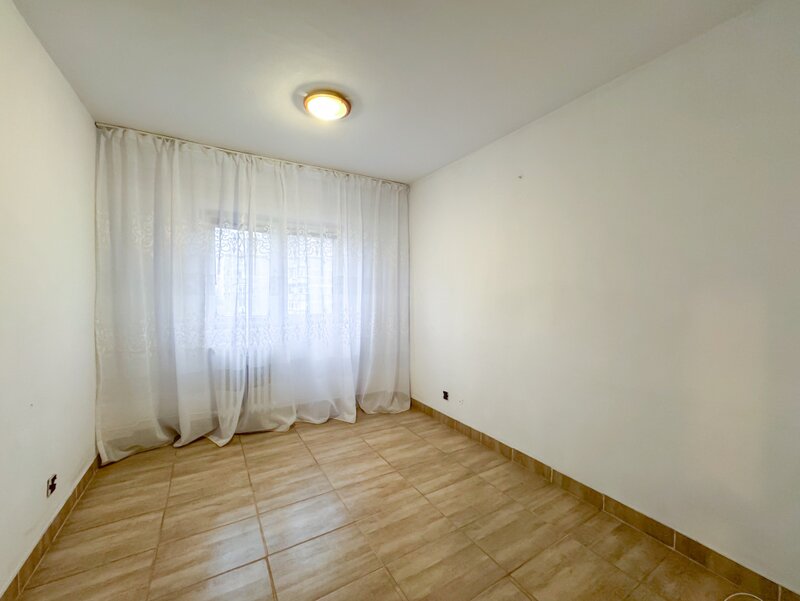 Chisinau 79, un 3 camere corect. Si extrem de interesant!