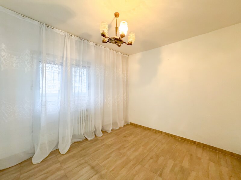 Chisinau 79, un 3 camere corect. Si extrem de interesant!